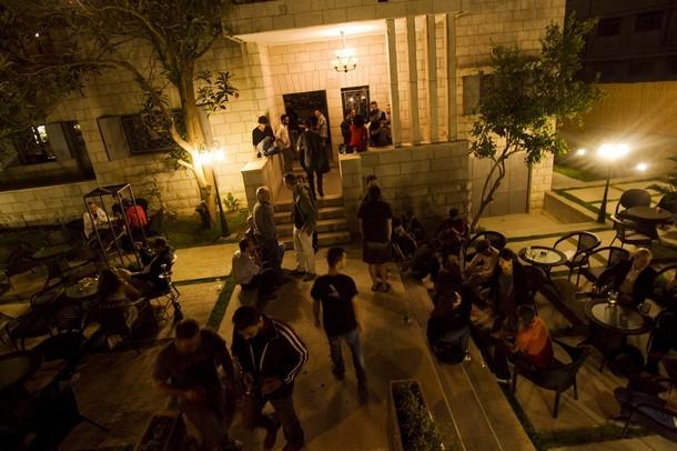 النائب العام في السلطة الوطنية يقرر إغلاق مطعم (بيت أنيسة) بالشمع الأحمر في رام الله