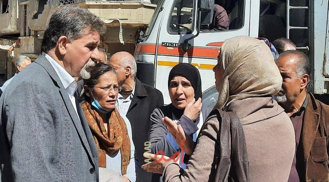 السفير عبد الهادي يشارك محافظ دمشق في جولته بمخيم اليرموك