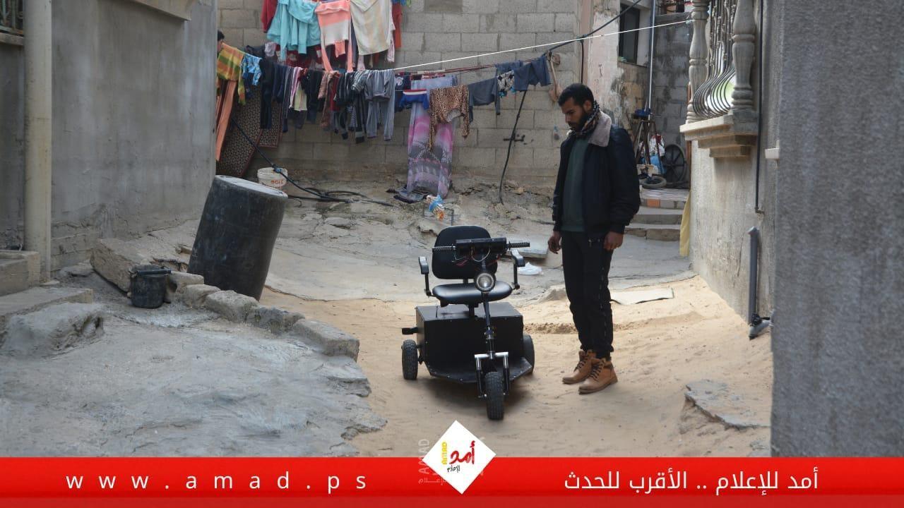 أبو ريدة يصنع من الخردة سيارات كهربائية لمساعدة كبار السن وذوي الإعاقة- فيديو وصور