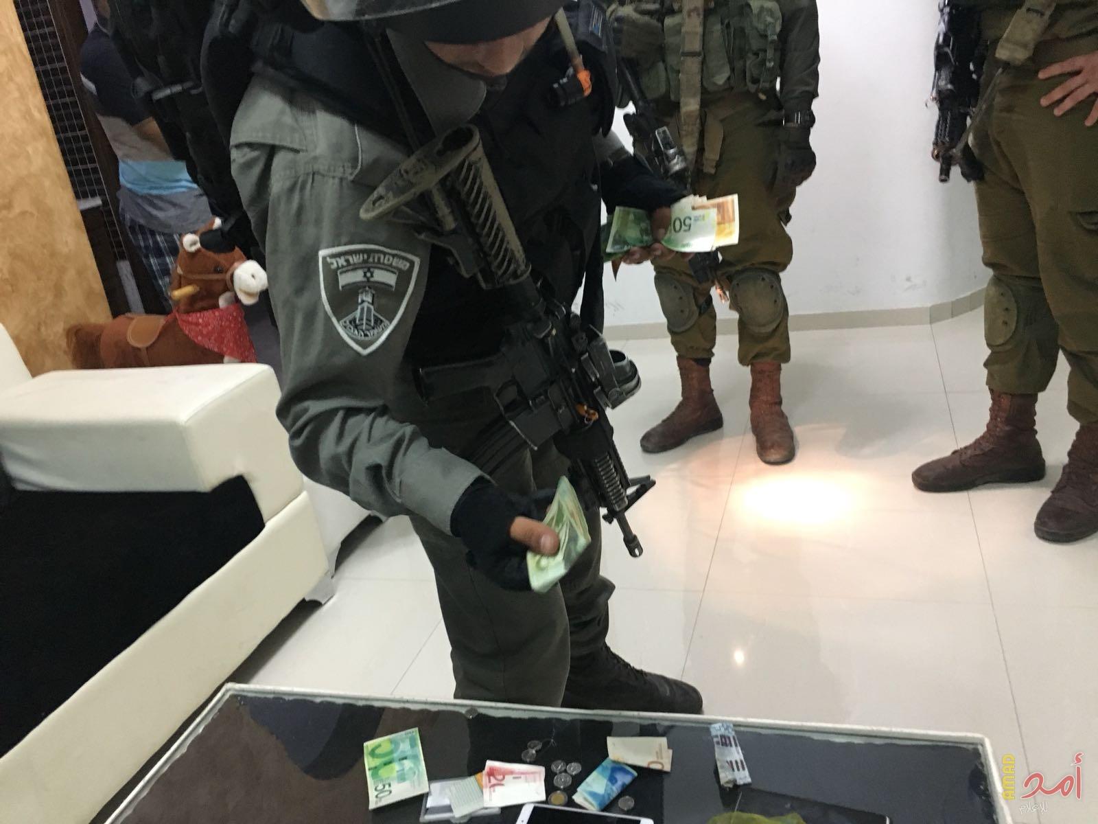 جيش الاحتلال يداهم منزل أسير محرر في بير الباشا جنوب جنين