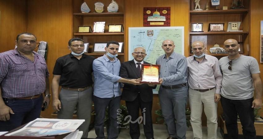 الشعبية تشيد بدور بلدية غزة خلال العدوان الأخير