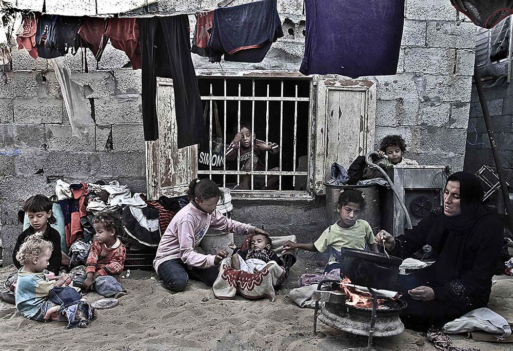 يديعوت: الأزمة الإنسانية في غزة قد تؤدي للانفجار