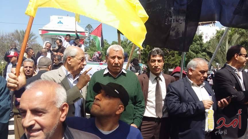تقرير: "غزة المعلقة" بين  "لجنة إدارية" قد حلت..وحكومة لم تأت بعد!
