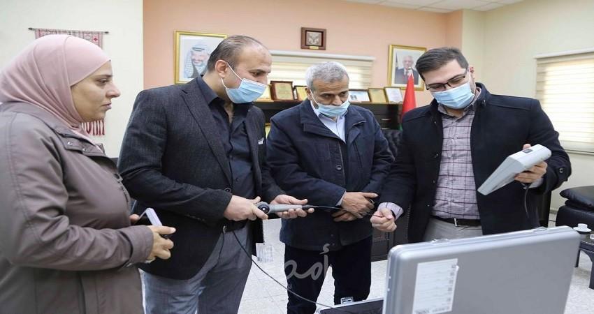 استلام جهاز تنظير للأنف والحنجرة مقدم من أهالي قلقيلية في دولة الكويت