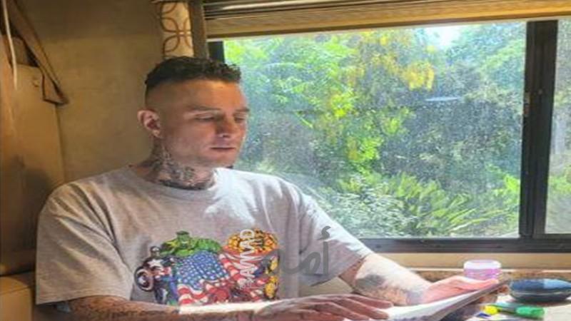 أحمد الفيشاوي حاملاً سبحة ومصحف والده: باب ربنا عمره ما يتقفل على حد