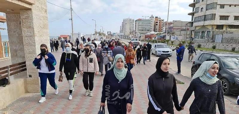 غزة: سيدات يمارسن رياضة المشي ضمن فعالية "خطى واثقة" في يوم المرأة العالمي- صور
