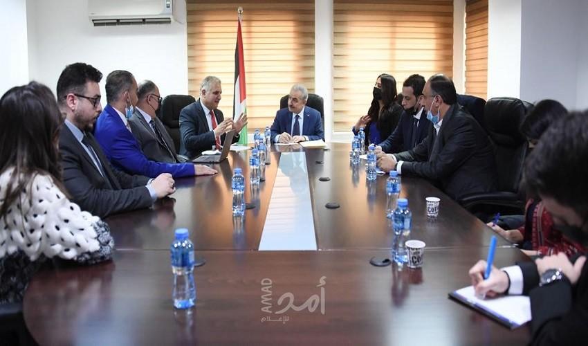 اشتية: نعوّل على قطاع ريادة الأعمال في خلق فرص عمل للخريجين