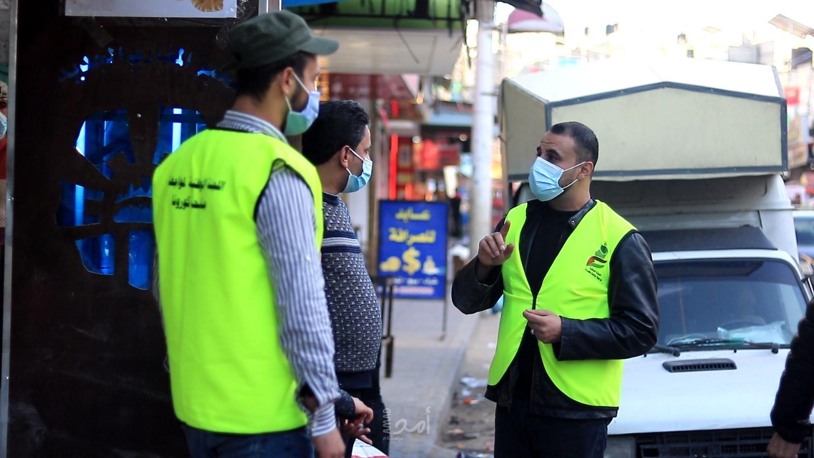 غزة: لجنة الطوارئ بمخيم المغازي تٌنظم فعالية توعوية بمخاطر "كورونا" - صور