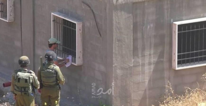 جيش الاحتلال يُوقف بناء منشآت زراعية شرقي قلقيلية