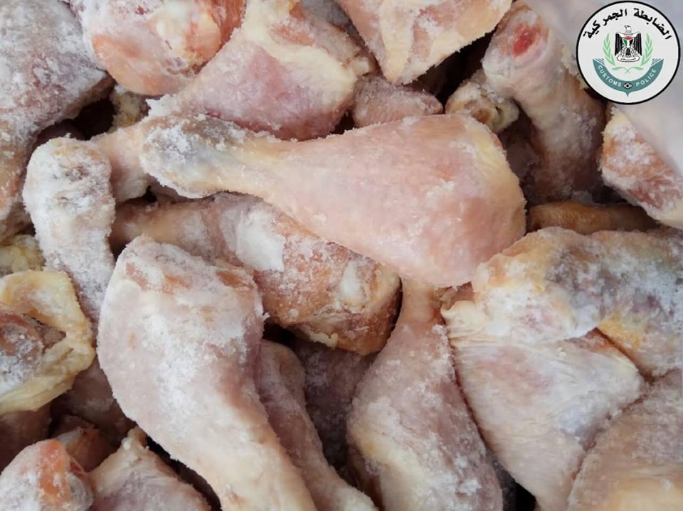 بالصور.. إتلاف دجاج غير صالح للاستهلاك الآدمي في رام الله