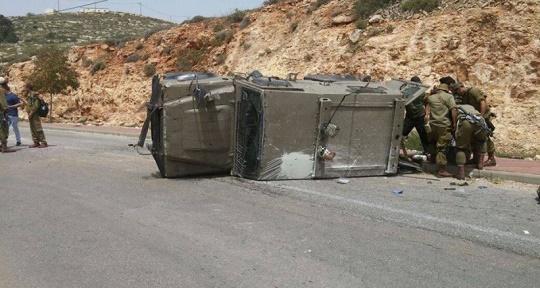 إصابة فلسطيني و 4 من جنود الاحتلال بحادث سير شمال الخليل