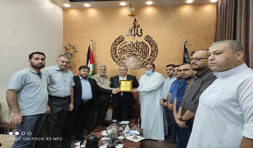المقاومة الشعبية تستقبل وفداً قيادياً من حركة حماس للتهنئة بالانطلاقة وتعزيزاً للعلاقات الثنائية