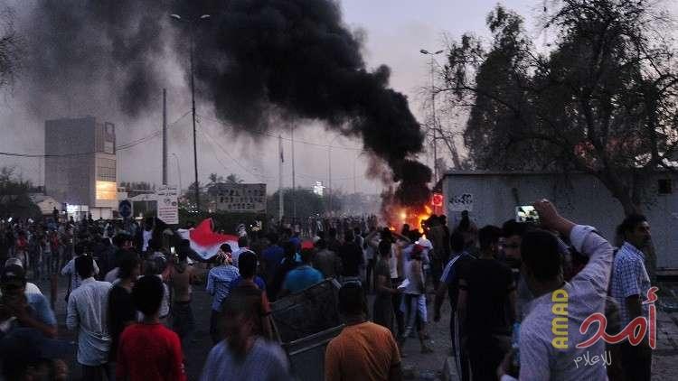 مقتل 5 متظاهرين في البصرة جنوب العراق وإحراق مبنى المحافظة