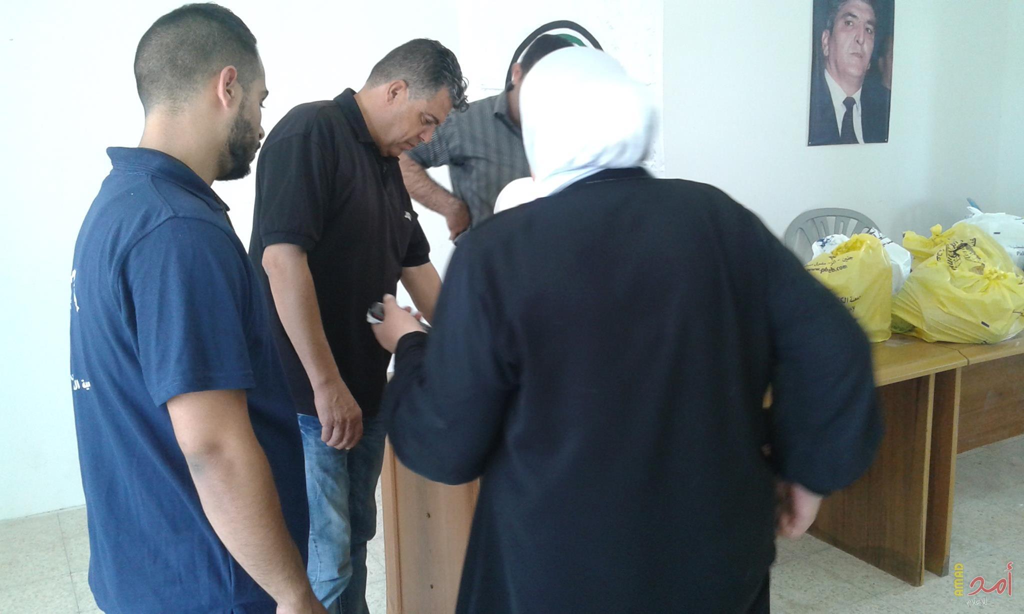 مبادرة أسعد محتاج توزع بالتعاون مع جبهة التحرير  طرودا غذائية وملابس
