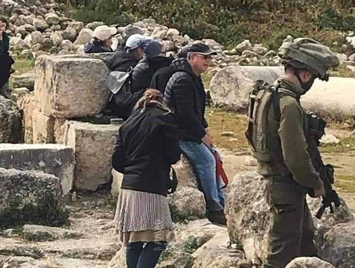 مستوطنون يعربدون على "جبل صبيح" جنوب نابلس
