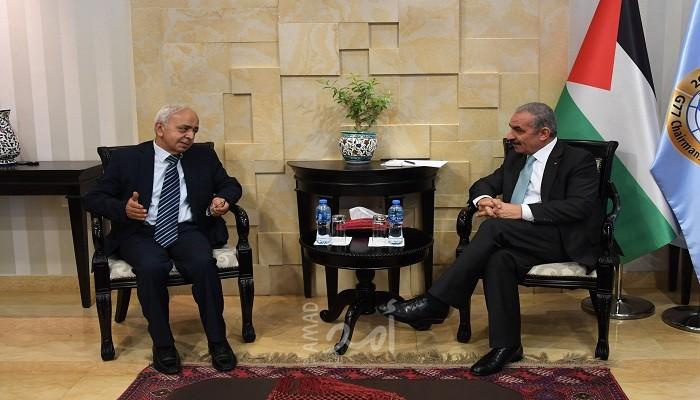 أشتية: سنكون أوفياء للقلم وحرية الصحافة والتعبير