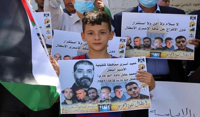 قلقيلية: وقفة تضامنية مع الأسرى