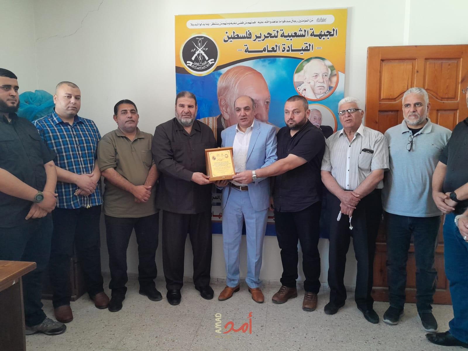  وفد من حركة المقاومة الشعبية يزور المكتب المركزي للجبهة الشعبية بغزة للتهنئة بالانطلاقة الـ 58
