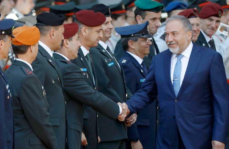 صحيفة: إسرائيل لـ"استبدال السلطة بقيادة محلية خدماتية"!