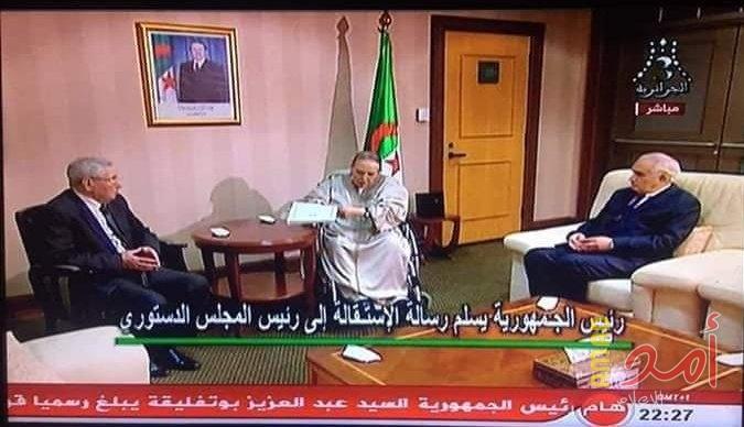 بالفيديو والصور - لحظة توقيع بوتفليقة لاستقالته تحت ضغط الشعب والجيش