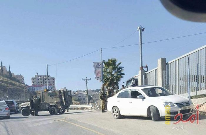 قوات الاحتلال تعتقل شابين شرق رام الله