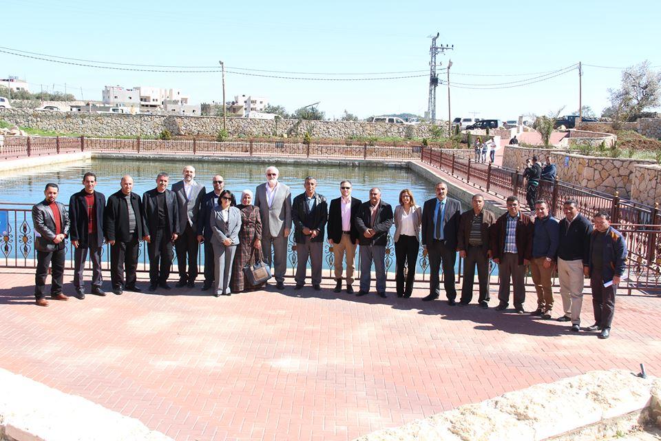 رئيس بلدية يطا يلتقي وفداً رفيع المستوى من  الـ "USAID"
