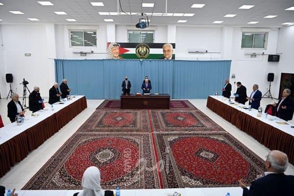بحضور عباس.. تفاصيل اجتماع مركزية فتح ورسائلها الى إسرائيل