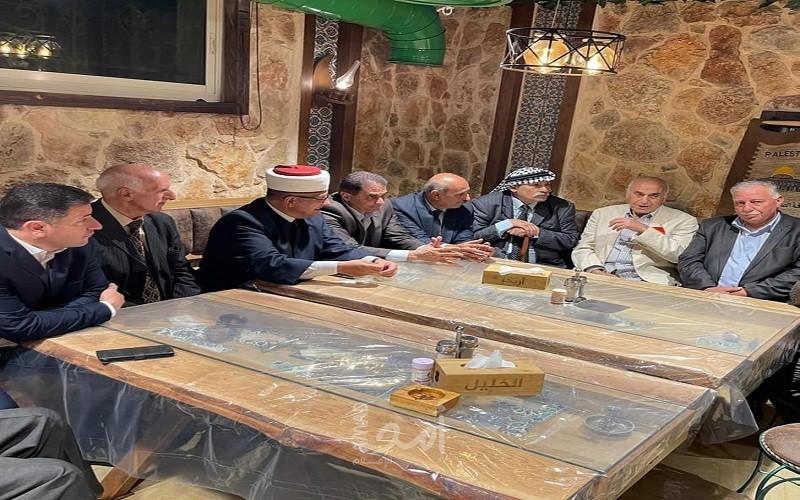ممثلي مؤسسات وفعاليات محافظة الخليل ترفع صوتها لإنهاء الانقسام 
