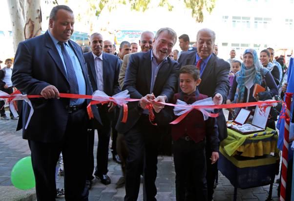 الأونروا تفتتح مبنى جديد في مدرسة في رفح