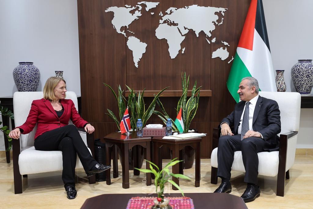 اشتية يشدد على أهمية خلق أفق سياسي جاد فيما يتعلق بفلسطين