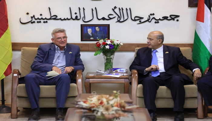 جمعية رجال الأعمال الفلسطينيين تبحث مع السفير الألماني تعزيز العلاقات الاقتصادية والتجارية