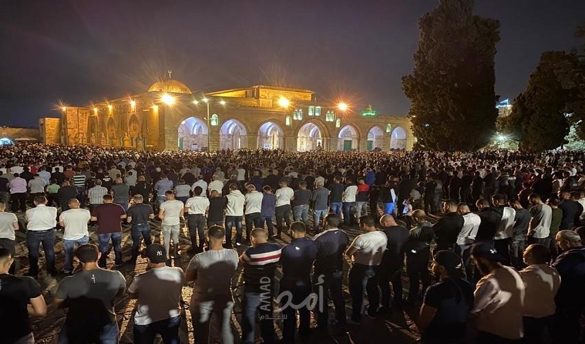 65 ألفًا أدّوا صلاتي العشاء والتراويح في المسجد الأقصى
