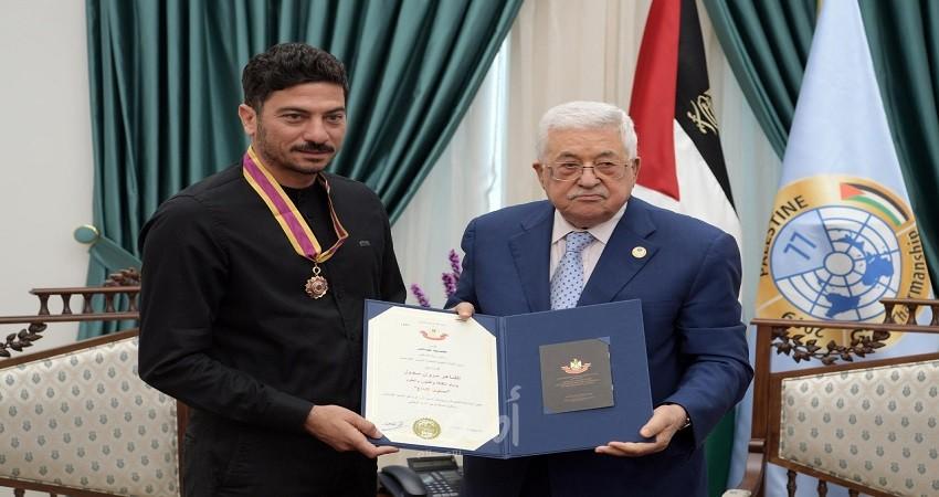 الرئيس عباس يعزي الشاعر مروان مخول بوفاة شقيقته