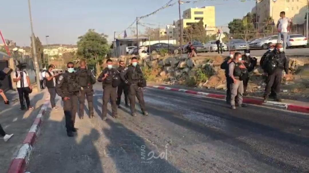 القدس: مستوطنون يسيجون قطعة أرض في الشيخ جراح