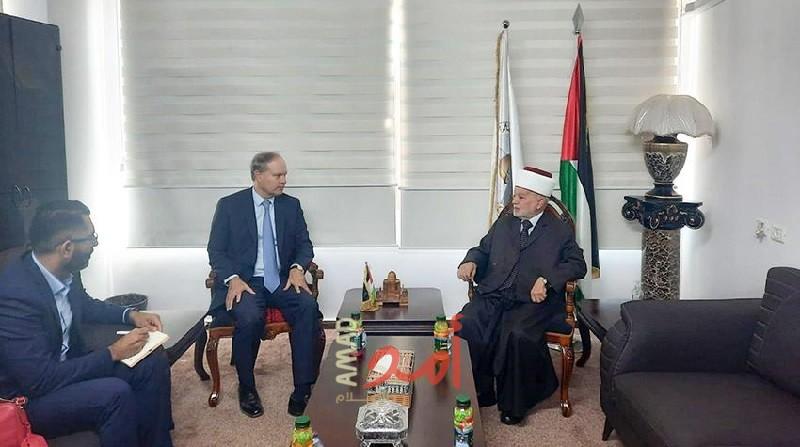 حسين يطلع القنصل الفرنسي على انتهاكات جيش الاحتلال بحق الشعب الفلسطيني ومقدساته