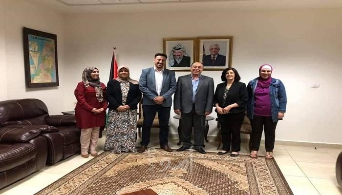 وفد من صندوق التشغيل ينظم جولة عمل في محافظة نابلس ويلتقى المحافظ ونائبه