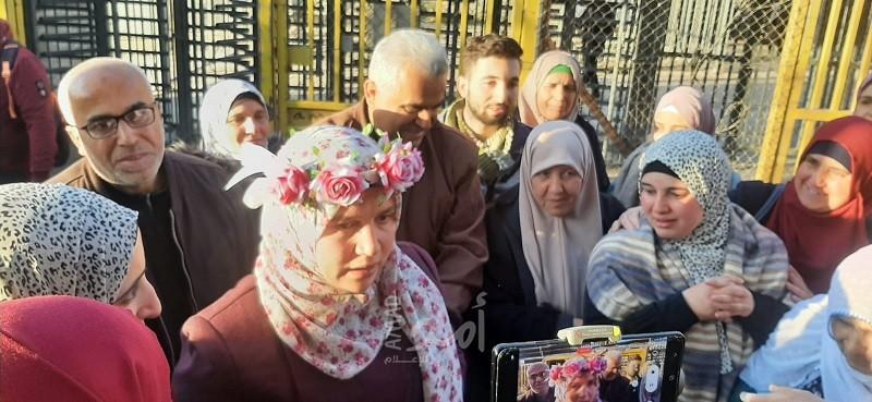 الأسيرة "إيناس عصافرة" حرة خارج أسوار السجن