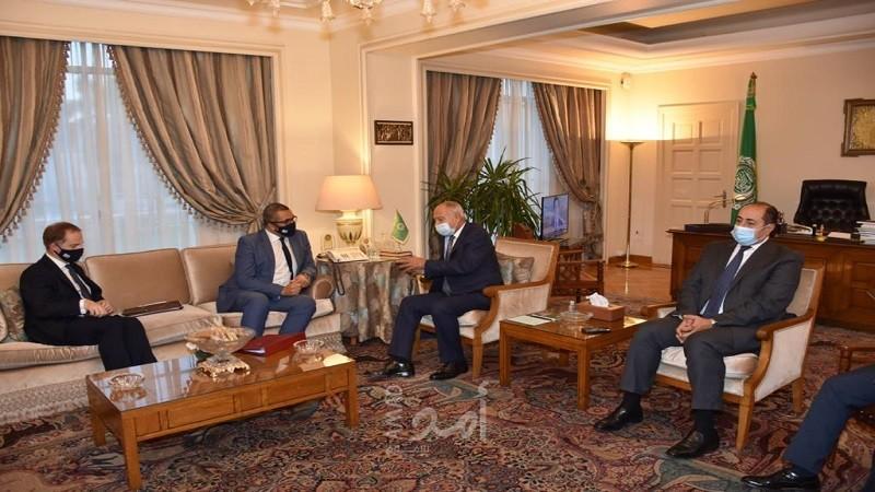 أبو الغيط يبحث مع وزير بريطاني التعاون الثنائي بين الجامعة العربية ولندن