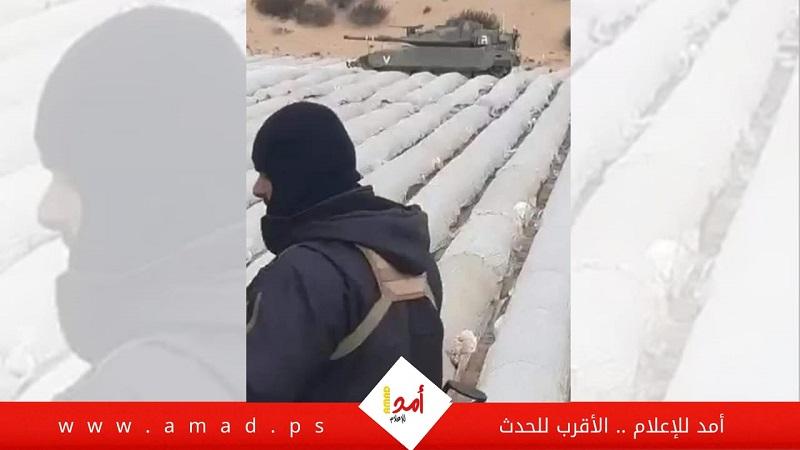 غزة:  فيديو لـ"أمن حماس" يقف متفرجاً وجرافات الاحتلال تخرب أراضي زراعية يشعل مواقع التواصل