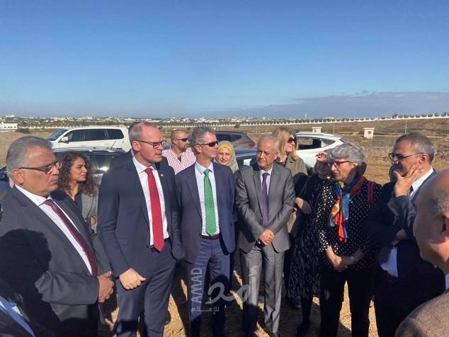 صور.. غزة: رئيس سلطة المياة ووفد إيرلندي يزوران موقع مشروع معالجة المياه