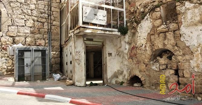بالصور.. موقع عبري: فلسطيني ألقى حجر كبير على رأس مستوطن ونجا بأعجوبة