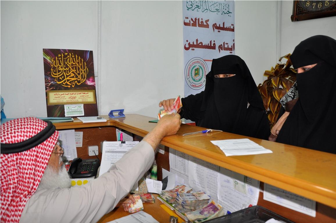 جمعية إحياء التراث الإسلامي الكويتي تصرف مستحقات 603 يتيم بغزة