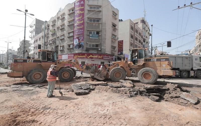 بلدية غزة تشرع بعمل صيانة شاملة لمفترق أبو طلال