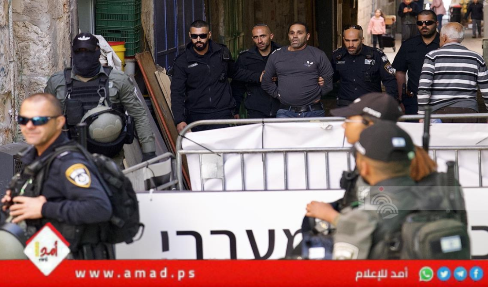 شرطة الاحتلال تعتدي على المصلين بالضرب وتعتقل طفلاً في المسجد الأقصى
