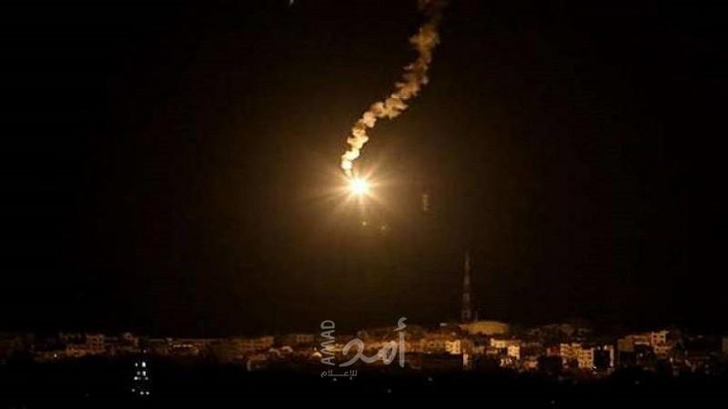 زوارق الاحتلال تطلق "قنابل إنارة" غرب غزة