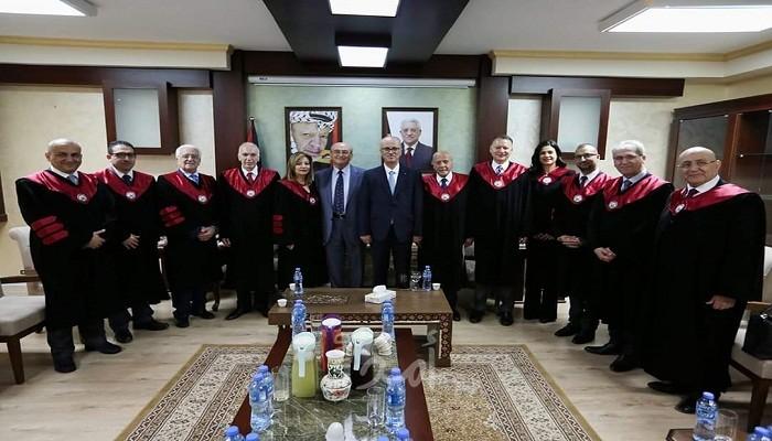 مصادر لـ "أمد": مجلس أمناء جامعة النجاح يرفض عودة الحمدالله لرئاستها ويختاره نائبا