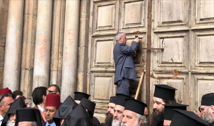 القدس المحتلة: كنيسة القيامة فتحت أبوابها فجر الأربعاء