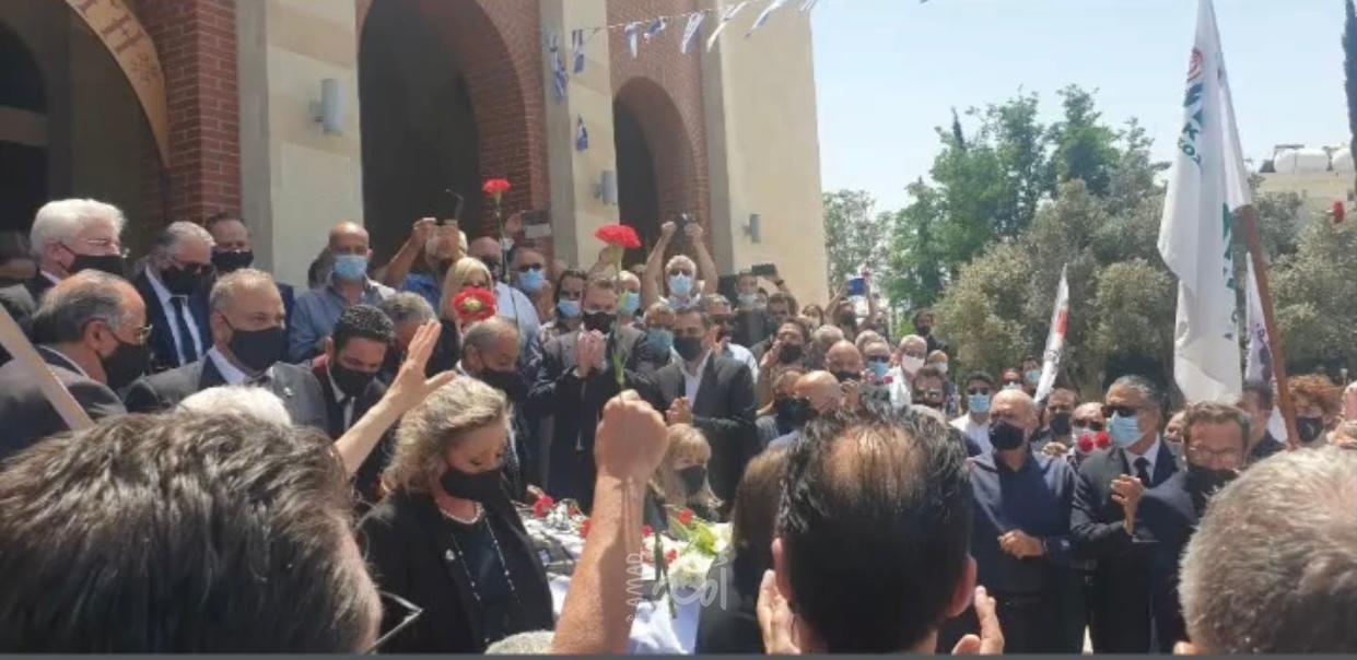 الديمقراطية تشارك في تشييع "ڤاسوس ليساريذيس" إلى مثواه الأخير في قبرص