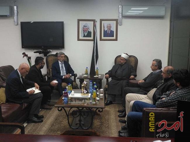 ادعيس يضع القنصل العام الفرنسي بصورة التطوارات الأخيرة في المسجد الأقصى