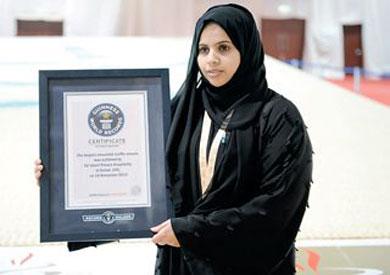 إماراتية تدخل جينيس بقالب حلوى مساحته 400 متر مربع